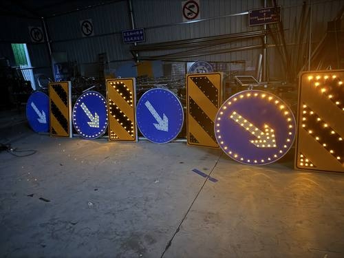 营口营口河南太阳能自发光交通路标牌厂家